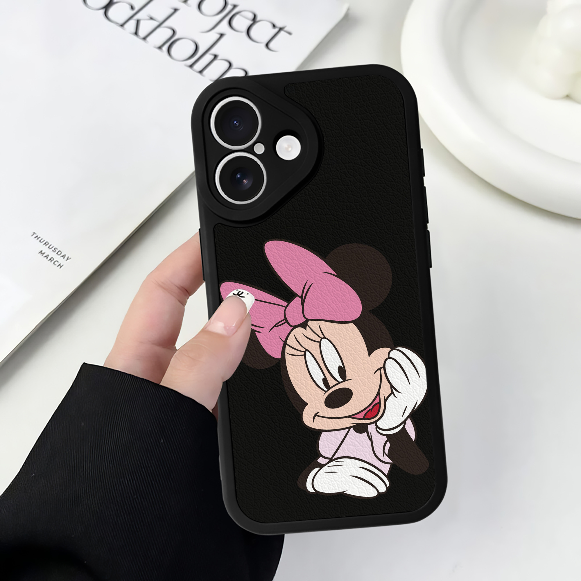 （画像用） ミッキーマウス Mickey Mouse 【iPhone 16シリーズ対応】シリコンスマホケース（レザー調） 材質：シリコン